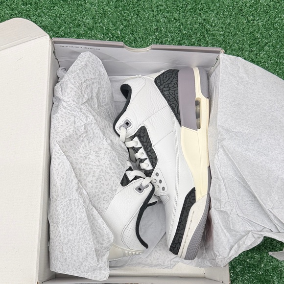 Air Jordan 3 Retro Cement Grey. Men’s size 9.5. Like new condition with OG Box - Picture 8 of 9